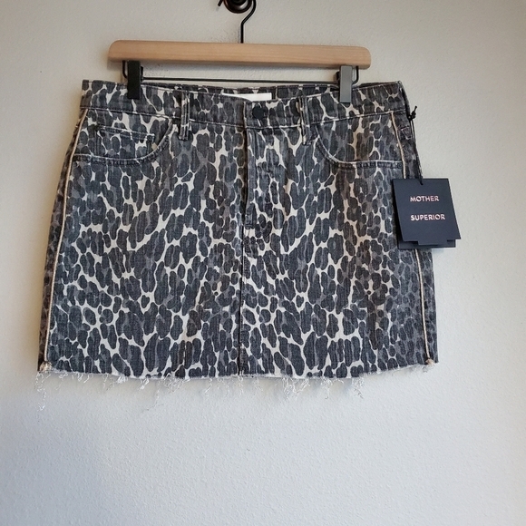 MOTHER Vagabond Mini Fray Skirt size 31 NWT - Picture 2 of 8